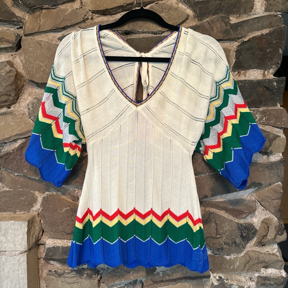 Tropical 70’s style White and multi-coloured wavy chevron knit top